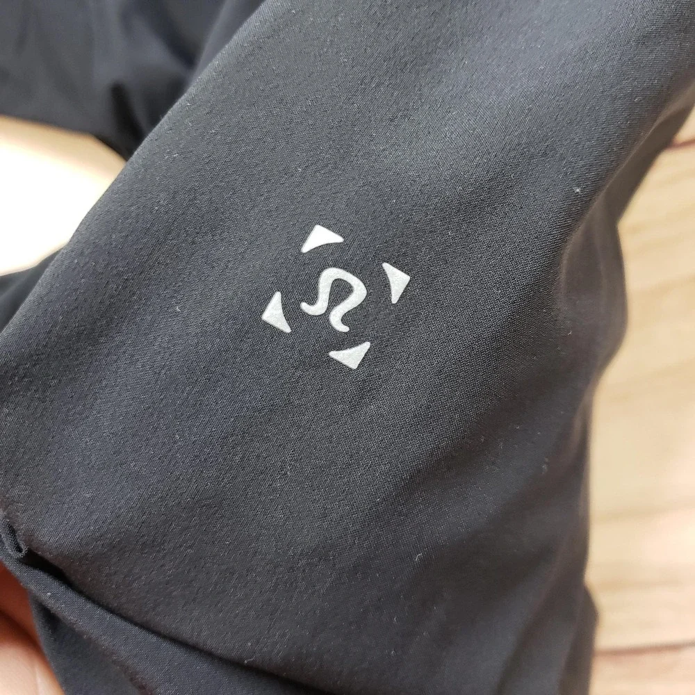 Lululemon Hoodie Womens M Black Pullover Lightweight Stretch‎ Hooded Reflective